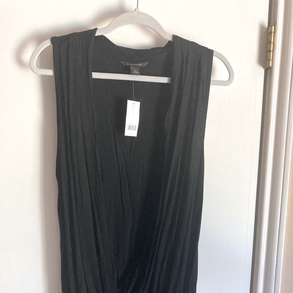 NWT Banana Republic black pull over open front top. Size L